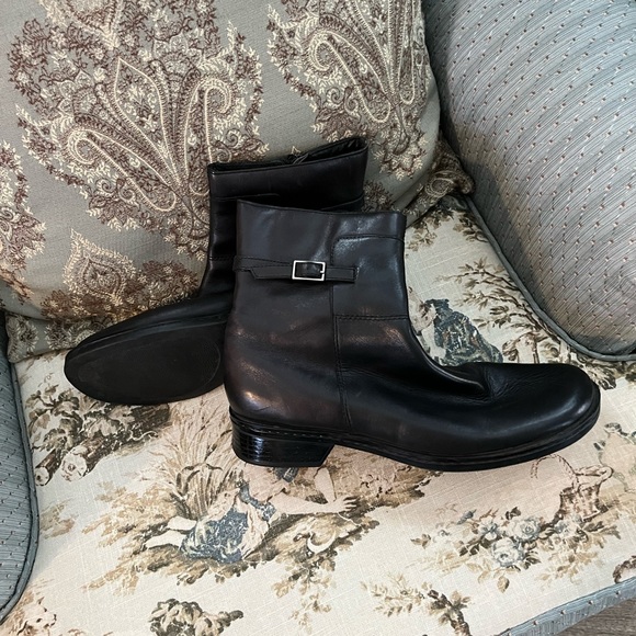 Clarks Black Leather Ankle Boots Size 8 - Picture 6 of 6